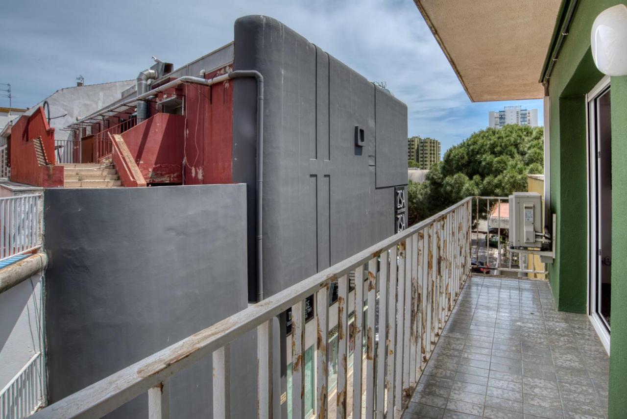 Albatros: Central 5-Person Apartment with Terrace, Parking, Near Beach Platja d'Aro Exterior photo