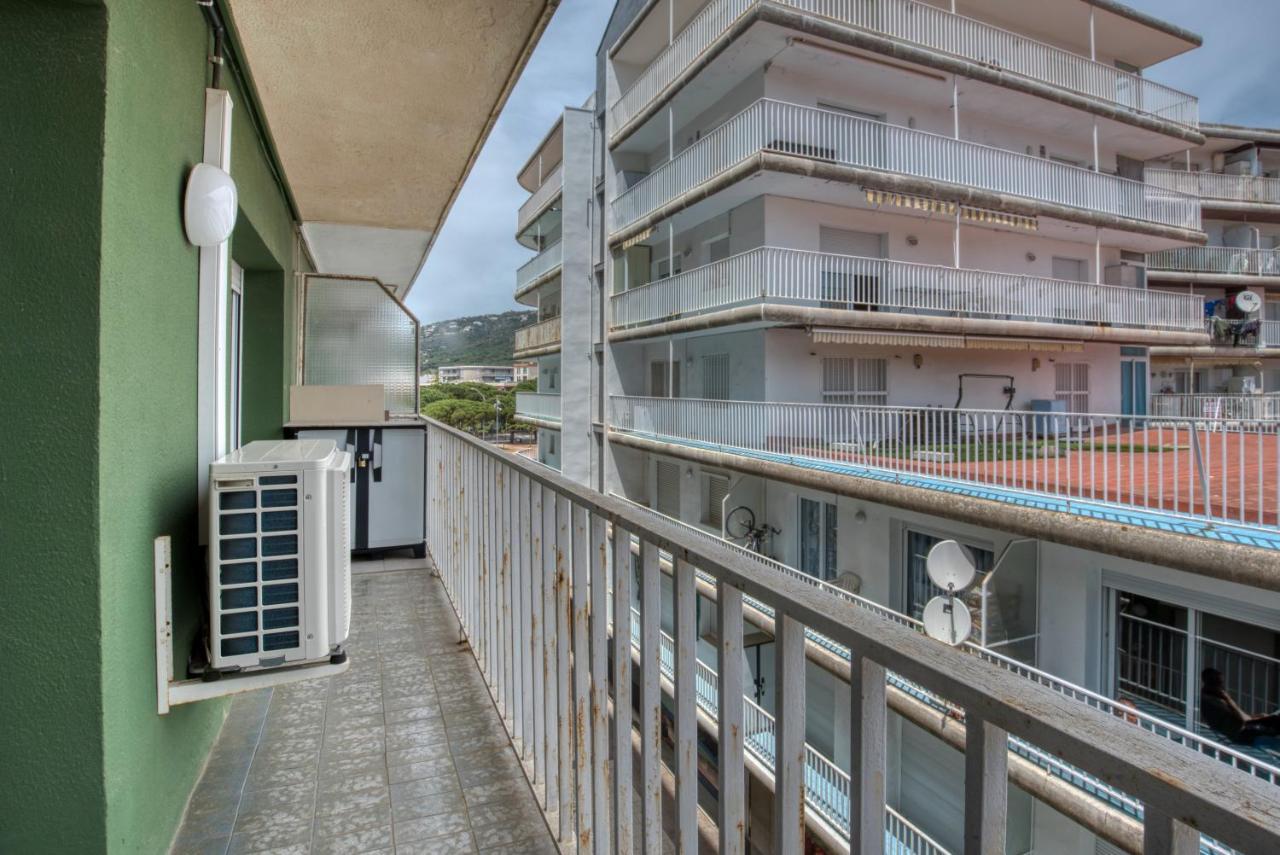 Albatros: Central 5-Person Apartment with Terrace, Parking, Near Beach Platja d'Aro Exterior photo